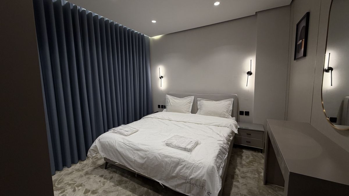 010 Tara-JRE Jabal Al Lweibdeh with stunning view