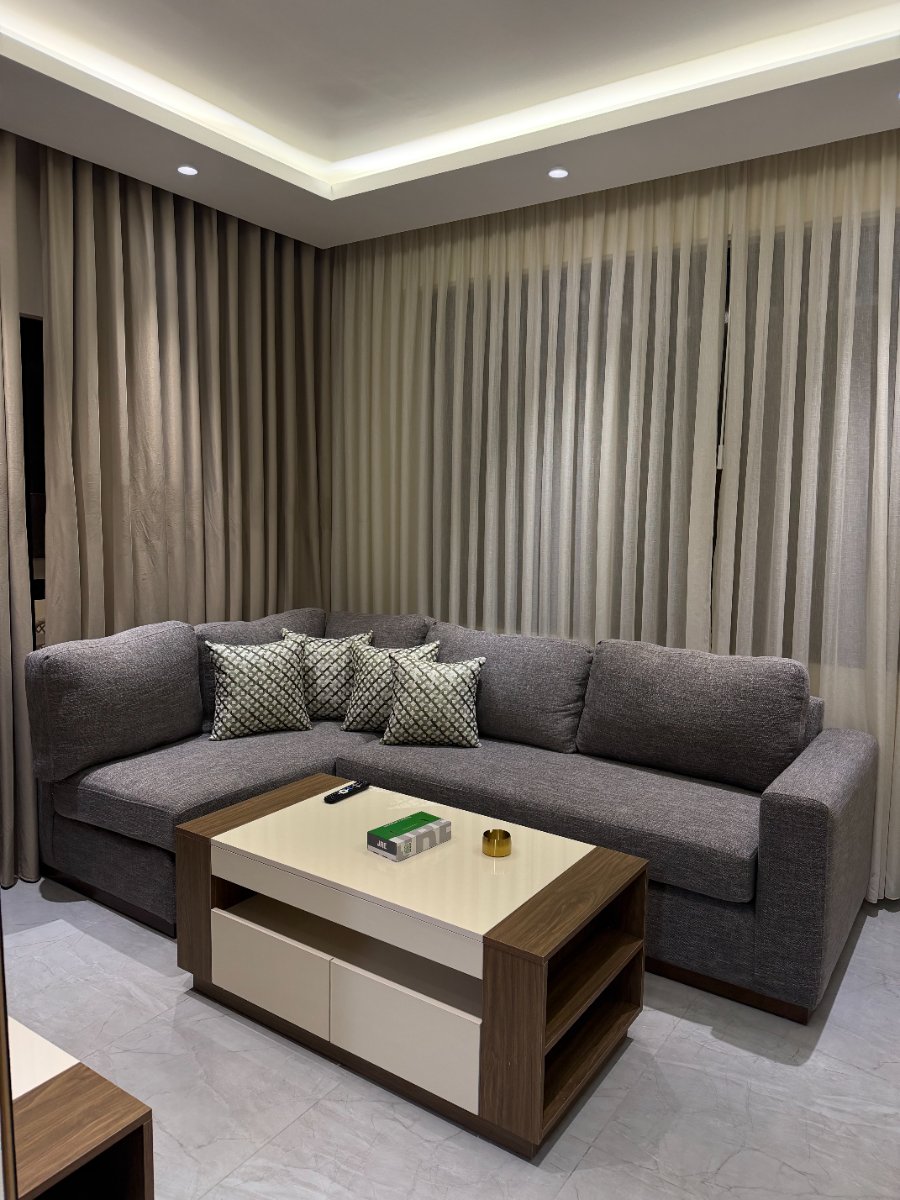 001 JRE apartment with stunning boulevard veiw