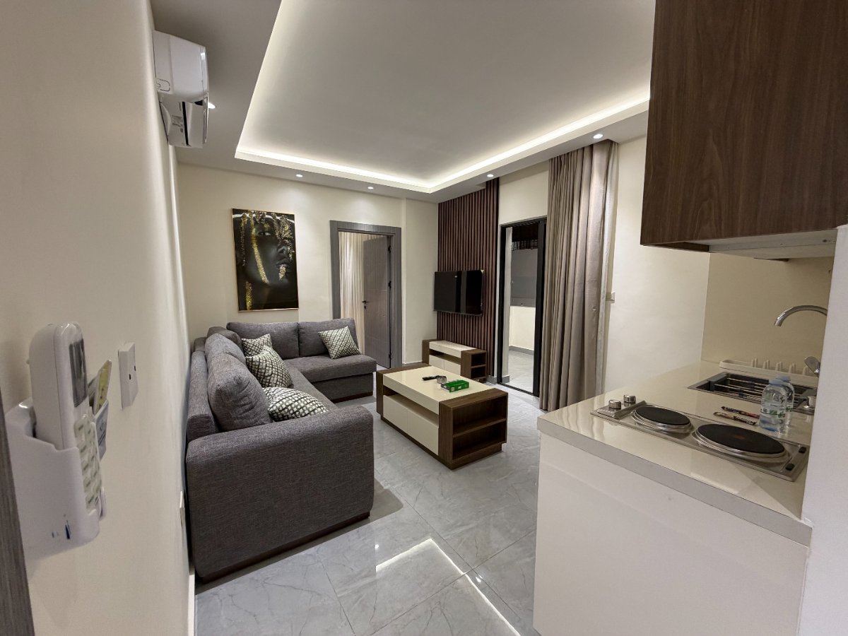 002 JRE apartment with stunning boulevard veiw
